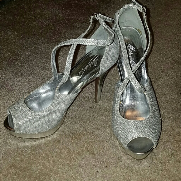 Michaelangelo Shoes - Silver sparkly platform heels